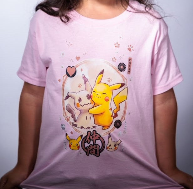 Pikachu & Mimikyu Hug "Nakama" Graphic Tee – Pink
